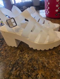 Free woman shoes size 9