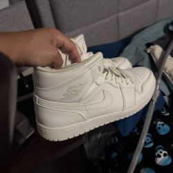 Jordan 1mid Triple White Size 12 Men’s