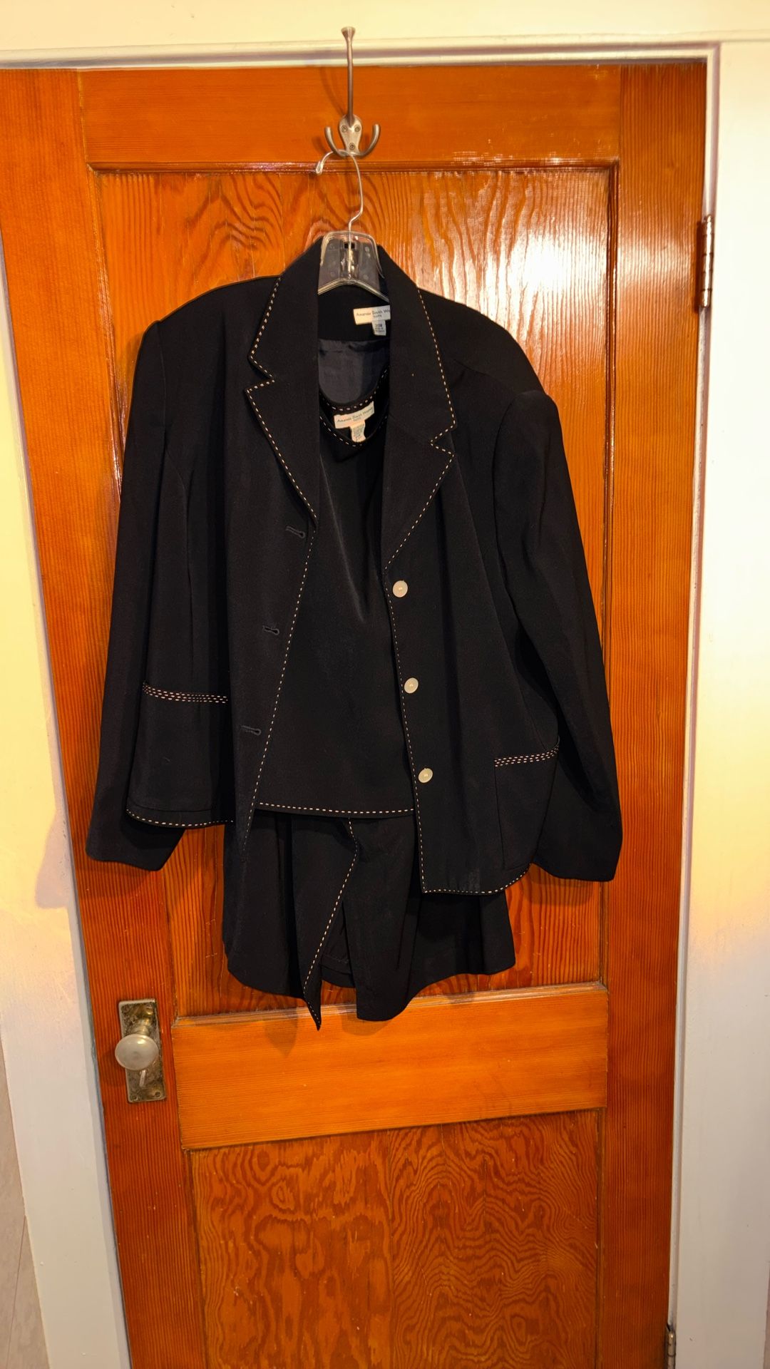 Size 20 (3) Piece Black/White Suit