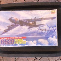 B52G Strato Fortress Airplane Model Kit