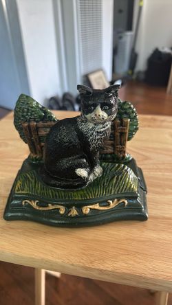 Cat statue
