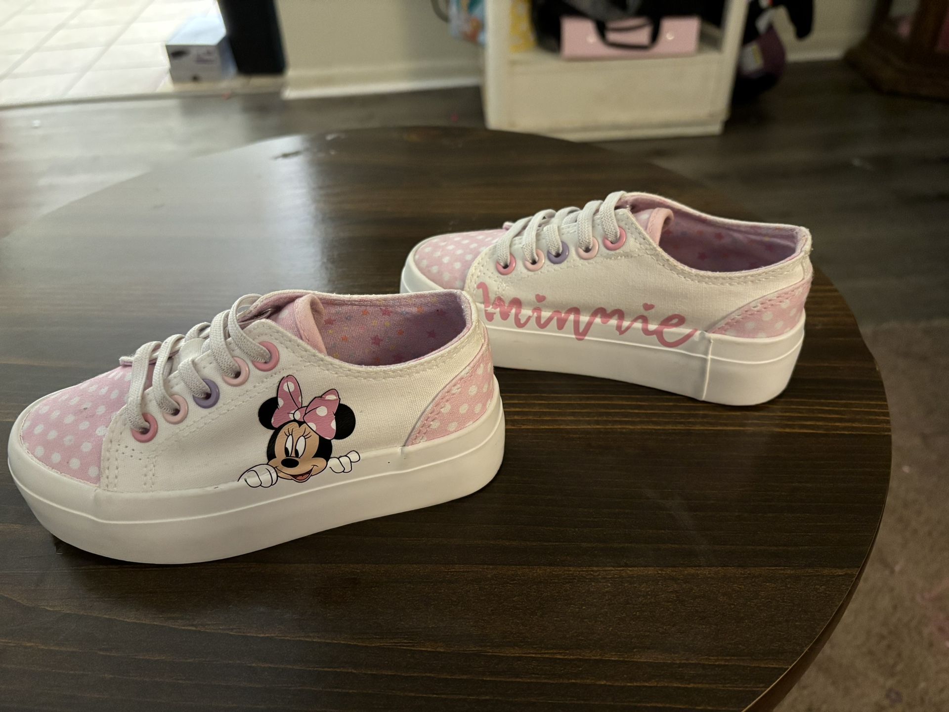 Toddler shoes ( READ DESCRIPTION)