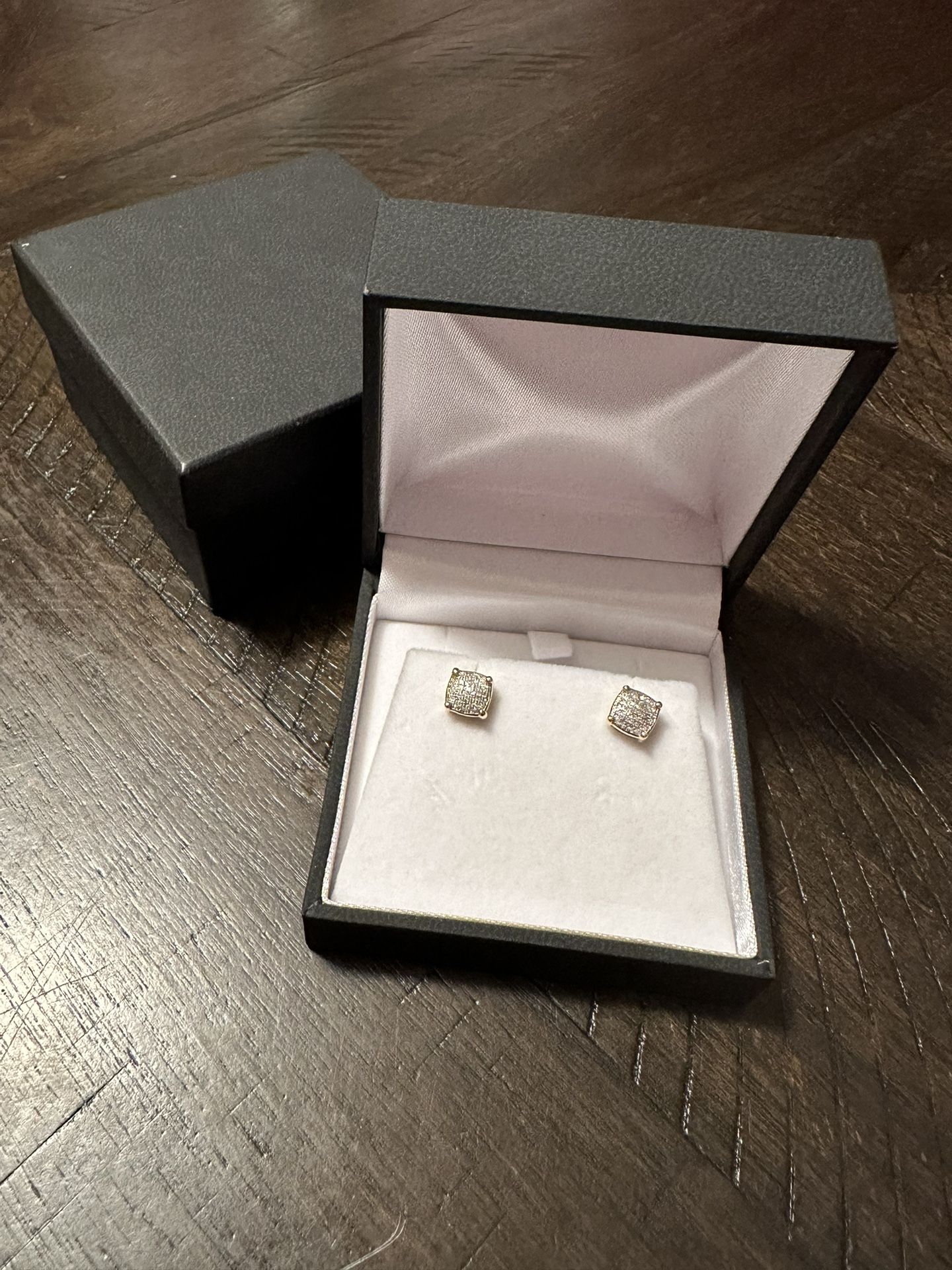 10k Diamond Earrings  With Screws Backs 