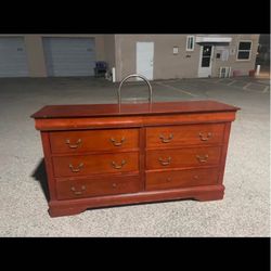 🌹BEAUTIFUL  FULL SIZE BEDROOM SET:  DRESSER, BED FRAME🌹