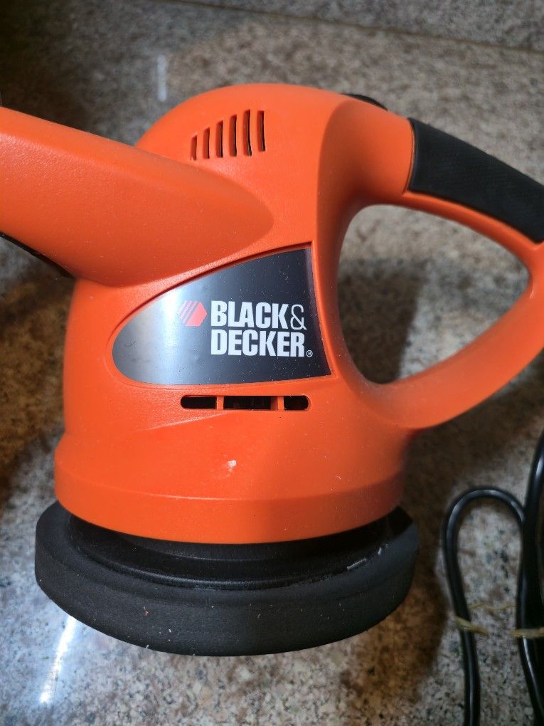 BLACK+DECKER 6" Buffer Polisher, Orbital Car Polisher with Wool and Foam Bonnets (WP900)