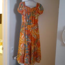 NEW FLORAL DRESS SIZE MEDIUM 