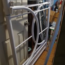 bunk bed with bottom matress 
