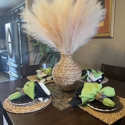 Awesome Condition Dining Room Table