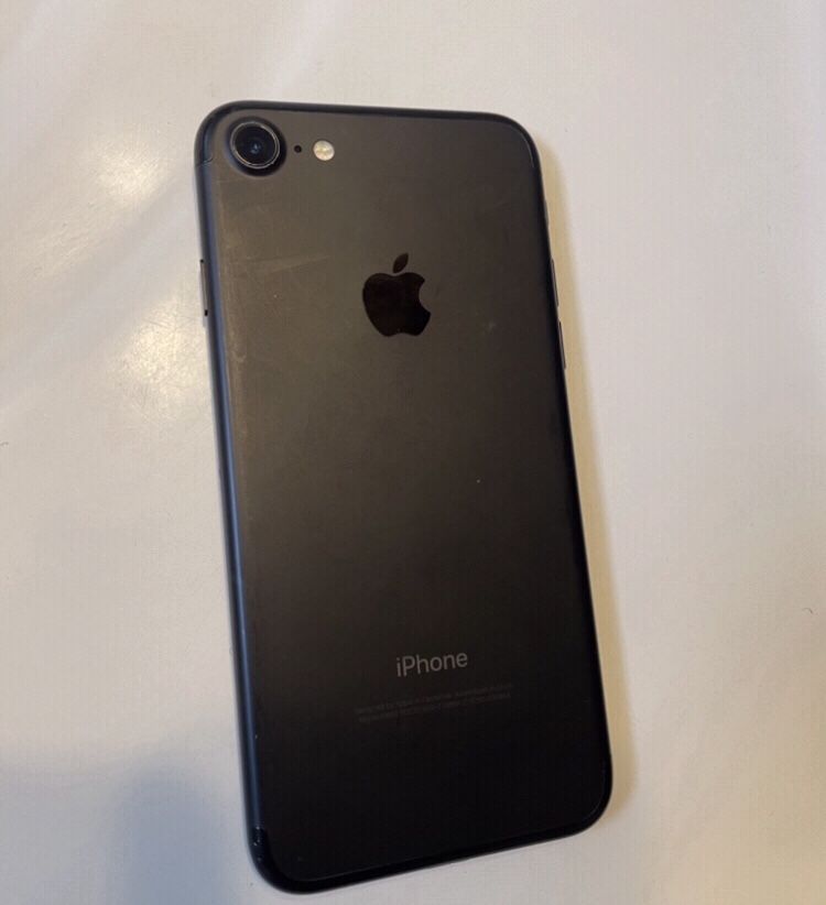 iPhone 7 - Unlocked - 32GB