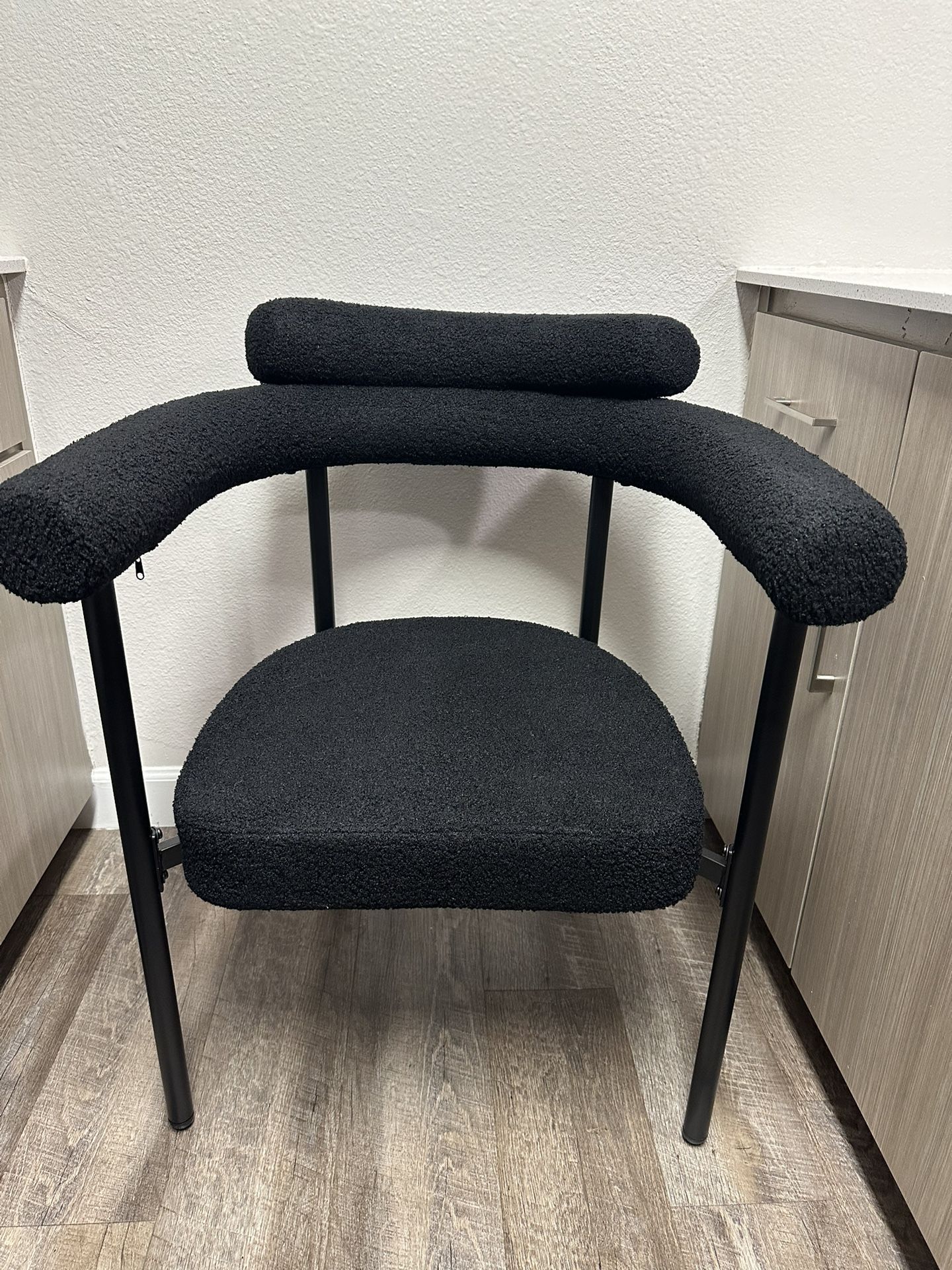 4 Brand New Boucle Dining Table Chairs. Must See!