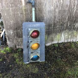 Antique Traffic Light   Great For Mancave