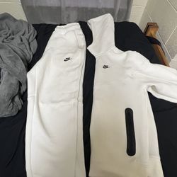 White Nike Tech 