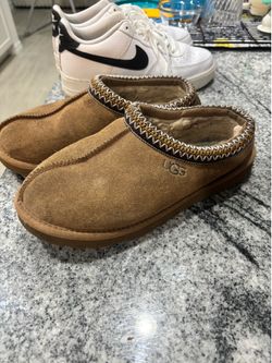 UGG Tasmin size 7