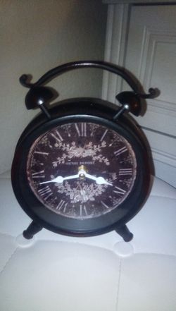 Reloj de metal casi nuevo
