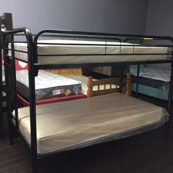 Twin/Twin Metal Bunk Bed +Mattress