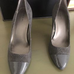 Tahari Gray Women’s 3” Heels. New Size 7 1/2 