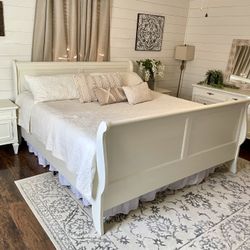 Mid century modern 2024 thomasville bedroom furniture
