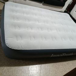 InnoTruth Twin Air Mattress with Built in Pump Raised