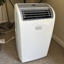 Black and Decker Standing AC Unit