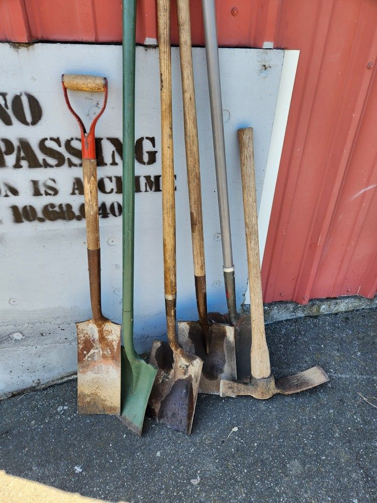 Shovels And Pickaxe for Sale in Lynnwood, WA - OfferUp