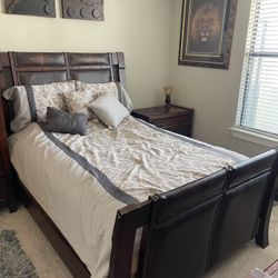 Selling Bedroom Set $350