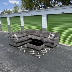 Gray Broyhill Sectional Couch w/ Storage Ottoman