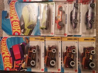 Hot Wheels - 11 regular Treasure Hunt