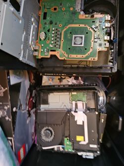 2 x PS4, taken apart to do a full dust removal, all parts there...