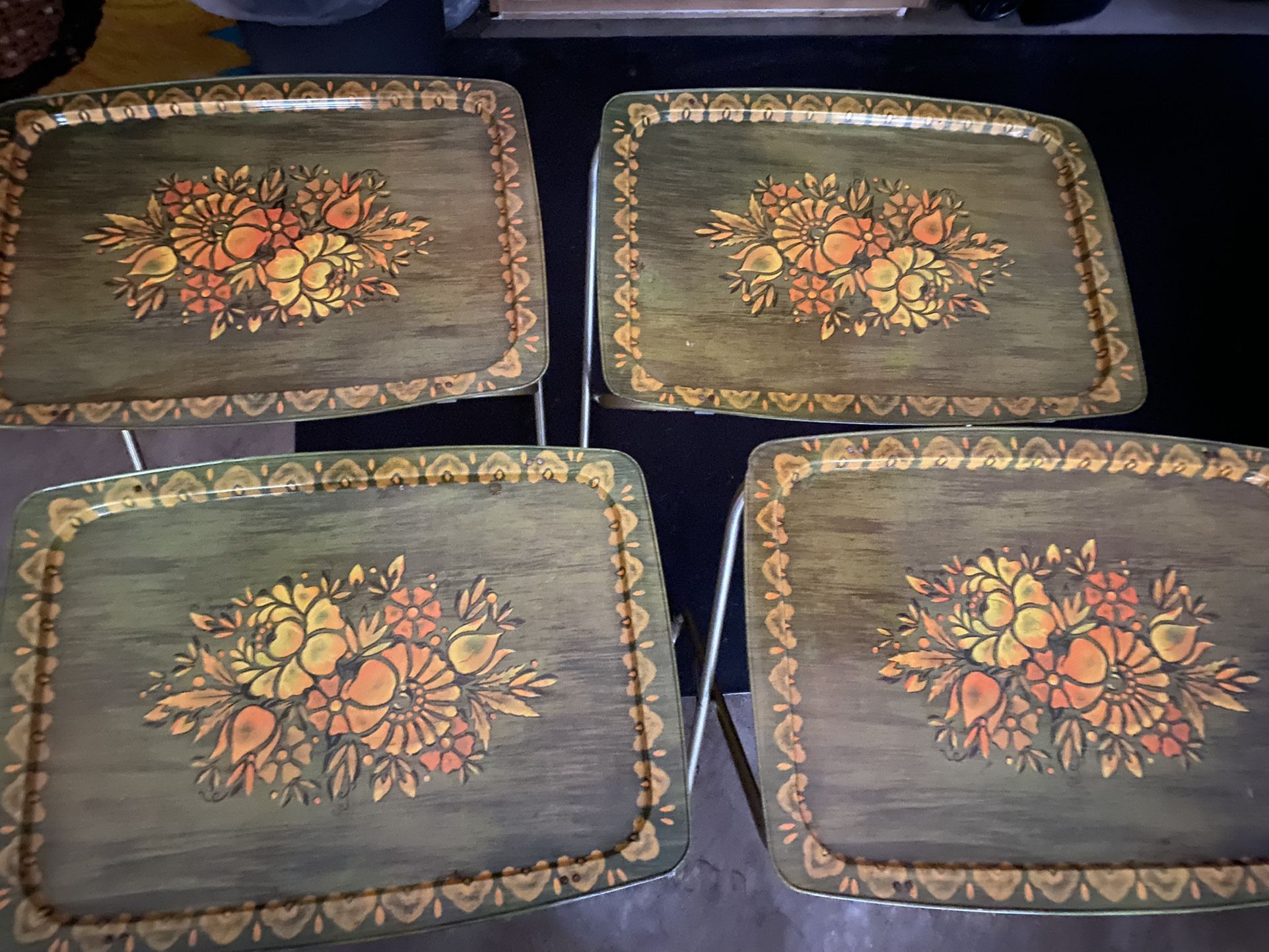 Great For Thanksgiving! Midcentury Vintage Retro Metal TV Trays (set of 4)