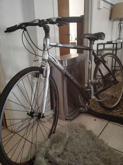 Trek navigator 7000 ( needs a new seat soon starting to rip)