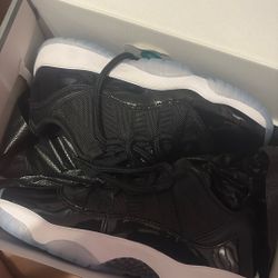 shoes (jordan 11 lows space jam)