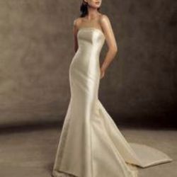 Beautiful Pronovias Wedding Dress--Never been Worn