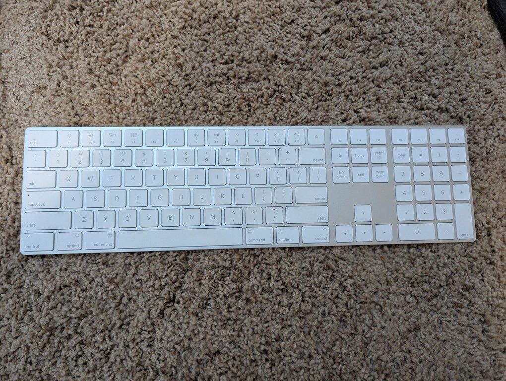 Apple Keyboard Full Size