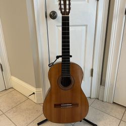 Vintage 1970  Yairi classical guitar With Hard Shell Case