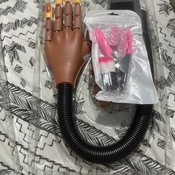Nail Practice Hand Kit with Adjustable Clamp and Accessories (2 manos por $50)