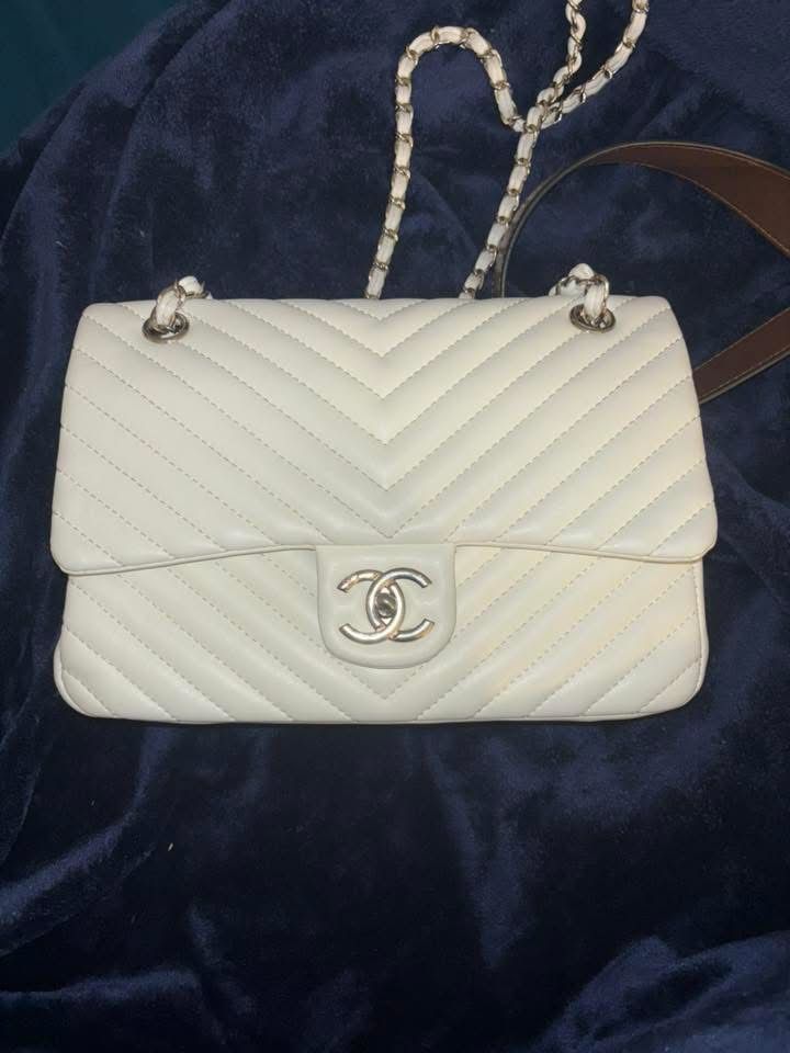 22C Neutral Chevron Calfskin Small Classic Flap