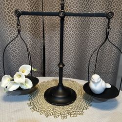 Antique Iron Balancing Scale Decor 