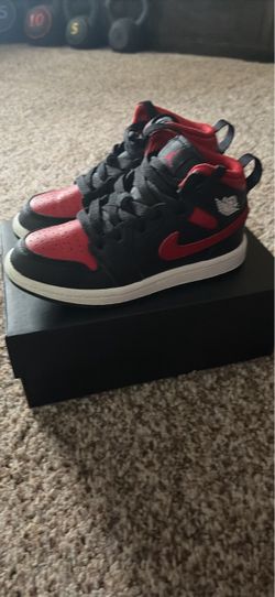 Air Jordan 1 Mid Bred Sneakers 11c
