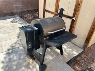 Traeger Wood Pellet Grill/Smoker – Like New (used only 3 times)