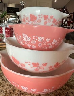 Full set Pyrex Gooseberry Pink