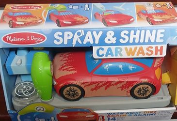 NEW SPRAY & WASH COLOR CHANGING CAR WASH TOY PLAYSET