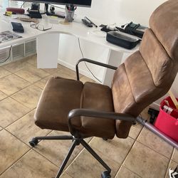 OFFICE CHAIR