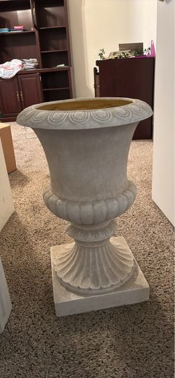 Large Classical Urn Planter