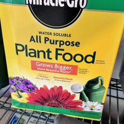 Miracle-Gro Water Soluble All Purpose Plant Food, Fertilizer for Indoor or Outdoor Flowers,  12.5lb