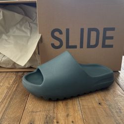 Size 5 Yeezy Slide 