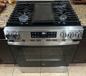 GE 30-inch Slide-in Gas Range with Griddle