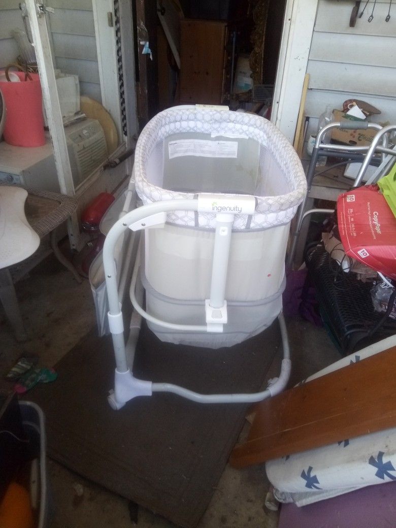 Like New INGENUITY BASSINET 