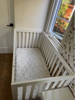 Delta children’s convertible crib