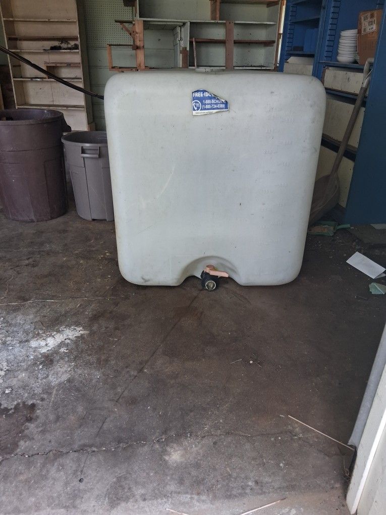 275 Gallon Water Tank