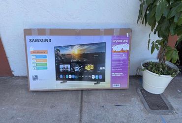 MV 43” Samsung smart 4k led Uhd tv